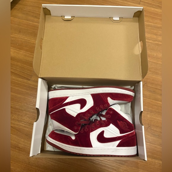 Jordan Women's Velvet Sneaker - Picture 1 of 3